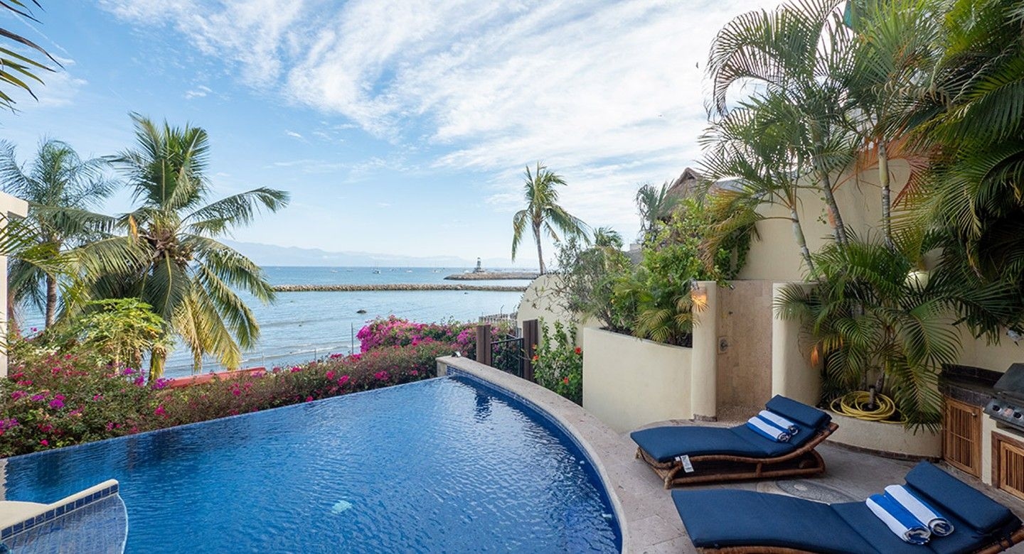 Casa Beach Front House for sale in La Cruz de Huanacaxtle. Image property of MLS Vallarta ©